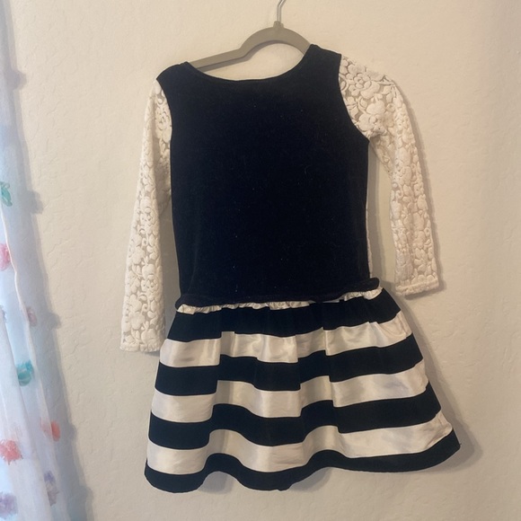 Girls dress - Picture 2 of 3